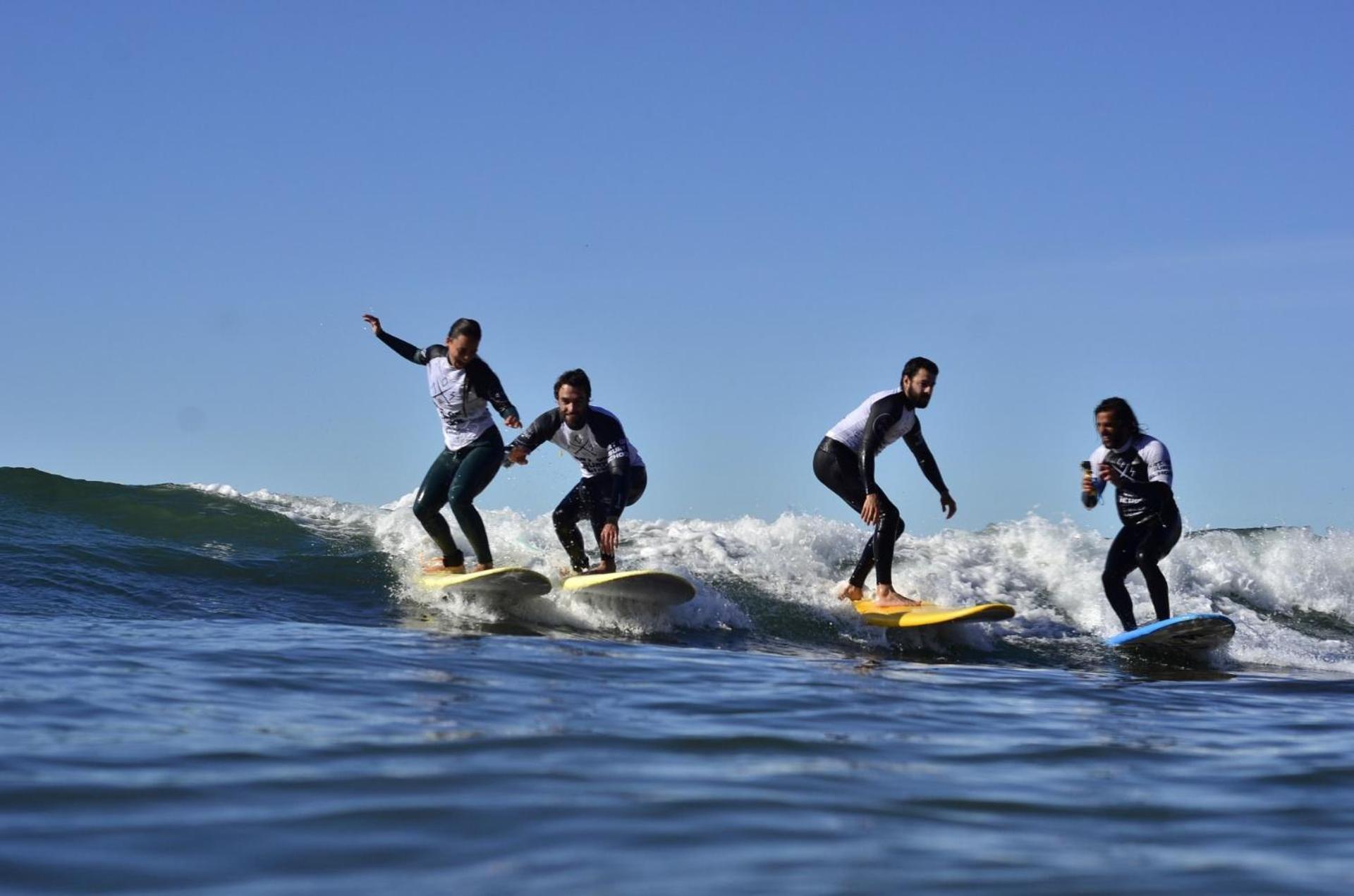 Turismo Do Seculo Hotel เอสตอริล ภายนอก รูปภาพ Surfers at the 2011 World Surf League