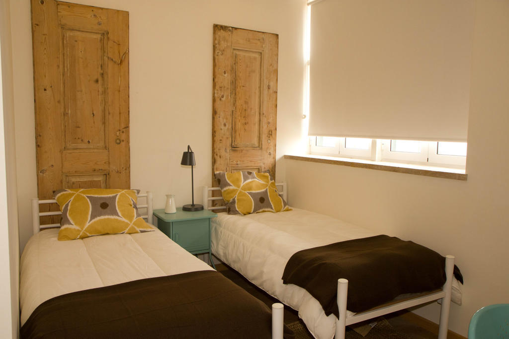 Turismo Do Seculo Hotel เอสตอริล ห้อง รูปภาพ A bedroom with two single beds