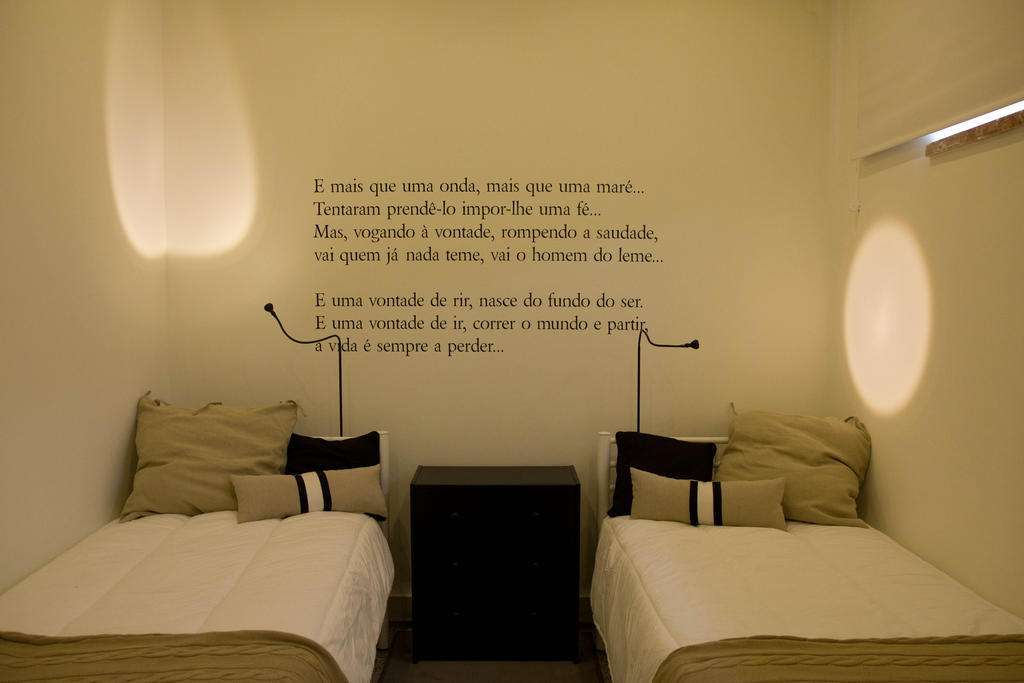 Turismo Do Seculo Hotel เอสตอริล ห้อง รูปภาพ A wall decal in a bedroom