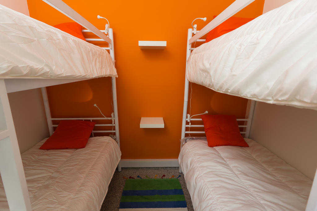 Turismo Do Seculo Hotel เอสตอริล ห้อง รูปภาพ A typical room at the hostel